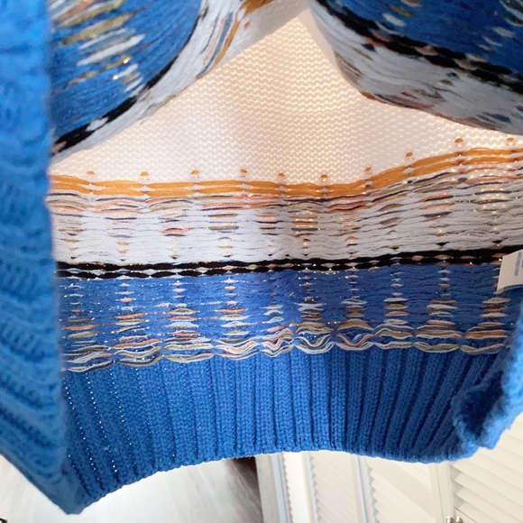 Beautiful sweater - Picture 6 of 8